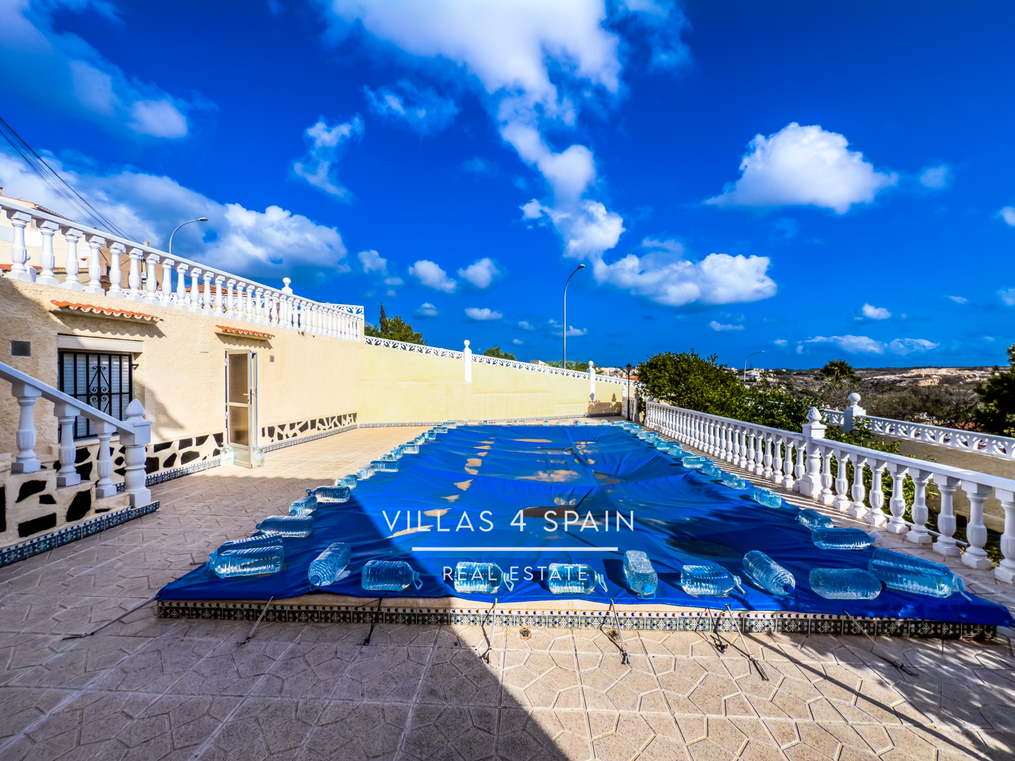 Resale - 4 Bedroom 2 Bathroom villa with private pool and large plot in La Marina - calle alicante - Alicante Resale - 4 Bedroom 2 Bathroom villa with private pool and large plot in La Marina - calle alicante - Alicante