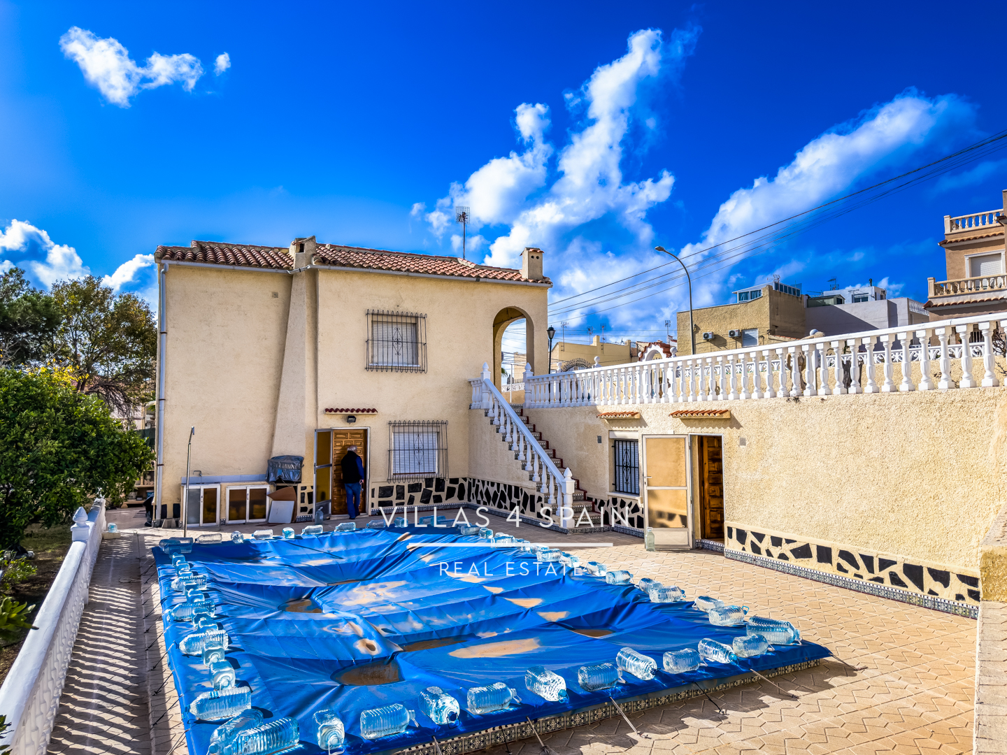Resale - 4 Bedroom 2 Bathroom villa with private pool and large plot in La Marina - calle alicante - Alicante Resale - 4 Bedroom 2 Bathroom villa with private pool and large plot in La Marina - calle alicante - Alicante