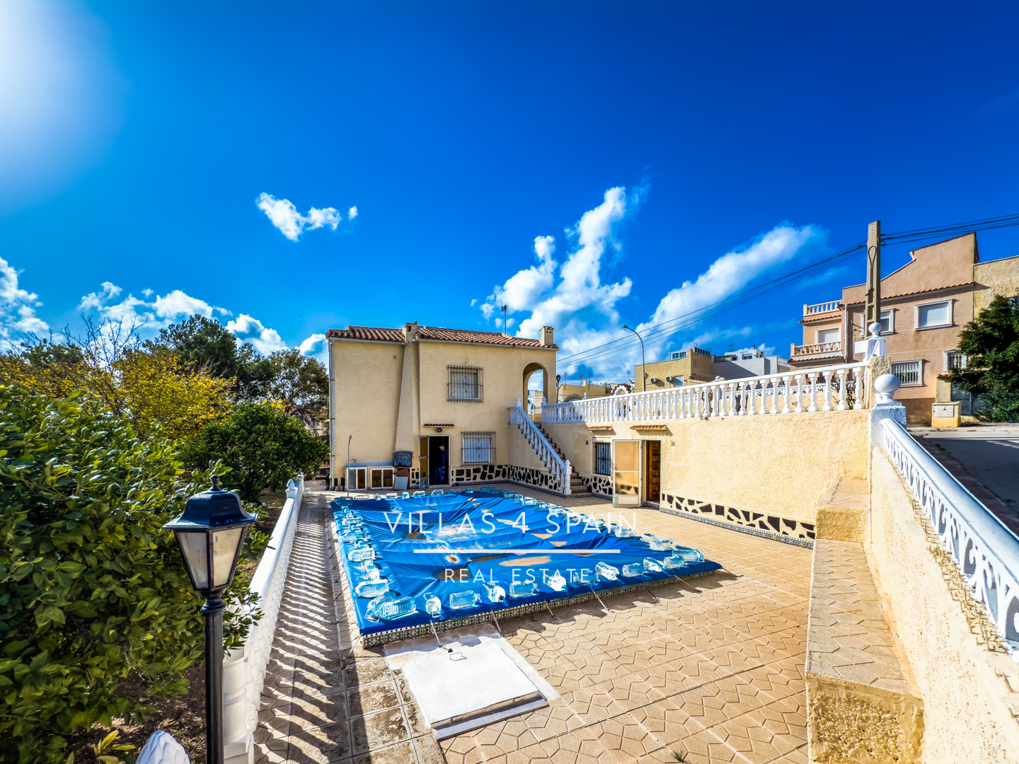 Resale - 4 Bedroom 2 Bathroom villa with private pool and large plot in La Marina - calle alicante - Alicante Resale - 4 Bedroom 2 Bathroom villa with private pool and large plot in La Marina - calle alicante - Alicante