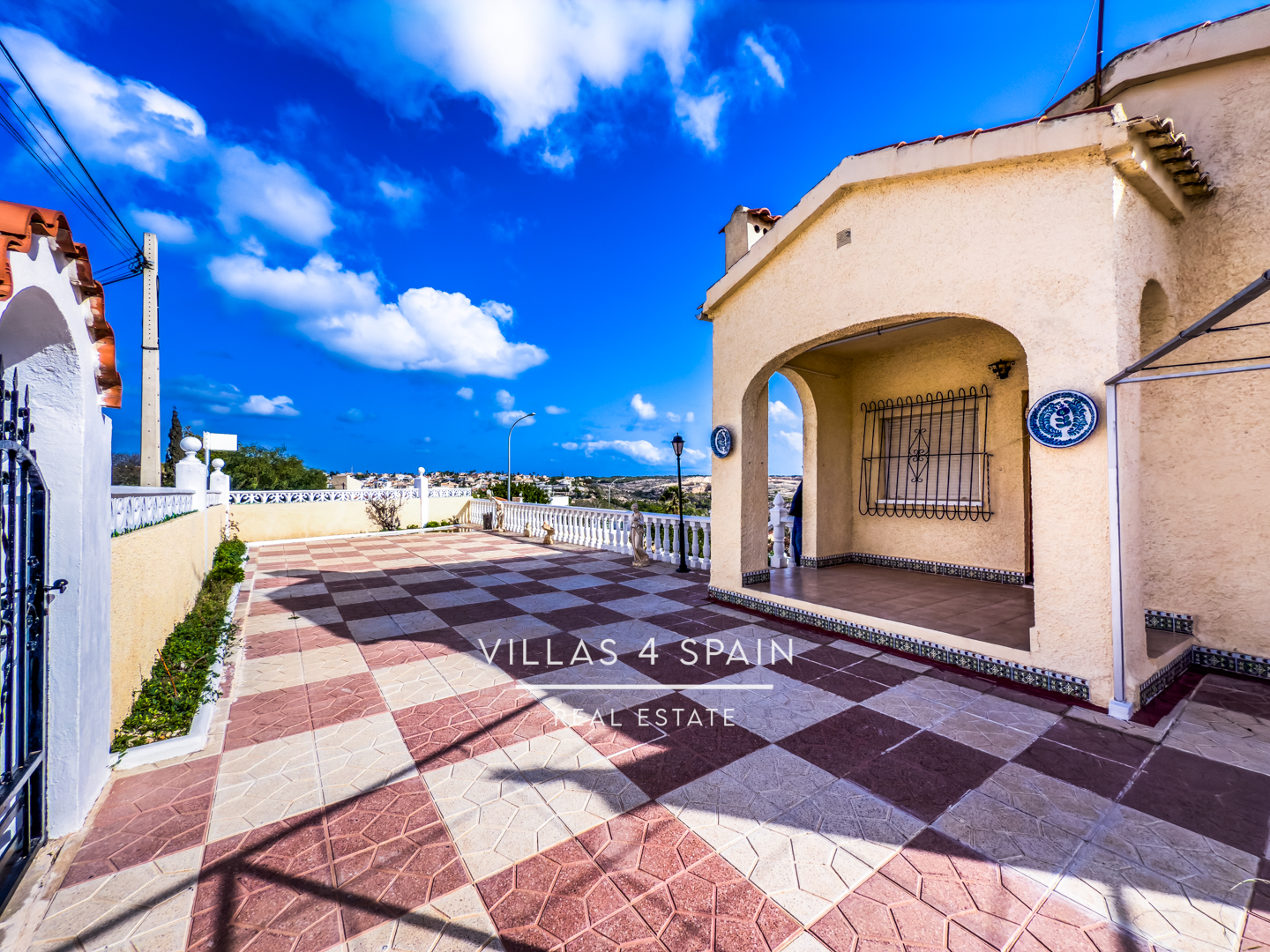 Resale - 4 Bedroom 2 Bathroom villa with private pool and large plot in La Marina - calle alicante - Alicante Resale - 4 Bedroom 2 Bathroom villa with private pool and large plot in La Marina - calle alicante - Alicante