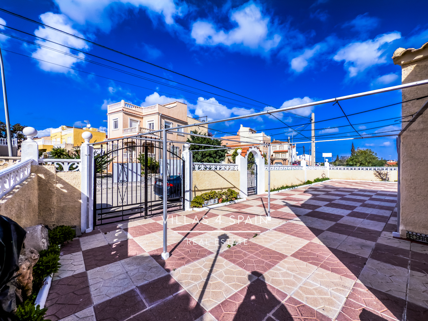 Resale - 4 Bedroom 2 Bathroom villa with private pool and large plot in La Marina - calle alicante - Alicante Resale - 4 Bedroom 2 Bathroom villa with private pool and large plot in La Marina - calle alicante - Alicante