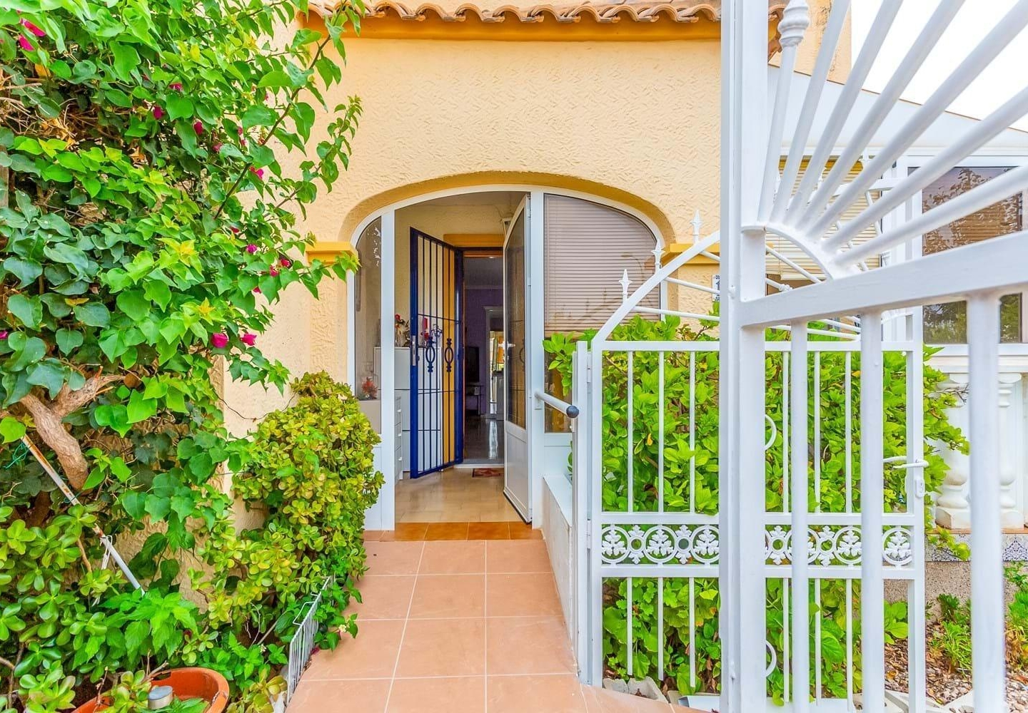 3 Bedroom 2 Bathroom Chalet in Orihuela Costa