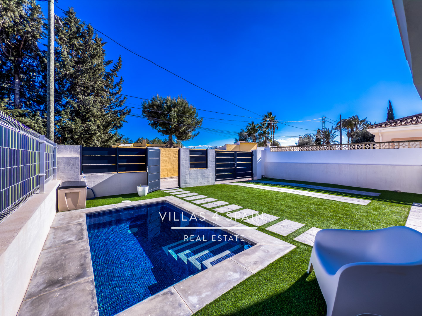 Resale - 2 Bedroom 2 Bathroom Corner Villa with Private Pool and parking - av. de la libertad - Murcia Resale - 2 Bedroom 2 Bathroom Corner Villa with Private Pool and parking - av. de la libertad - Murcia