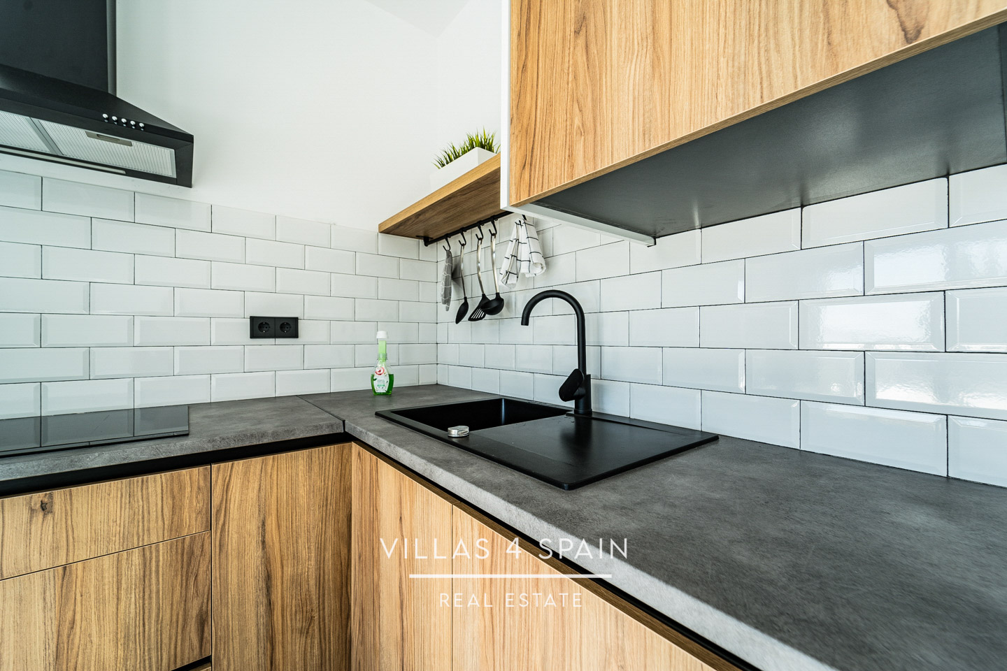 Resale - 2 Bedroom 2 Bathroom Corner Villa with Private Pool and parking - av. de la libertad - Murcia Resale - 2 Bedroom 2 Bathroom Corner Villa with Private Pool and parking - av. de la libertad - Murcia