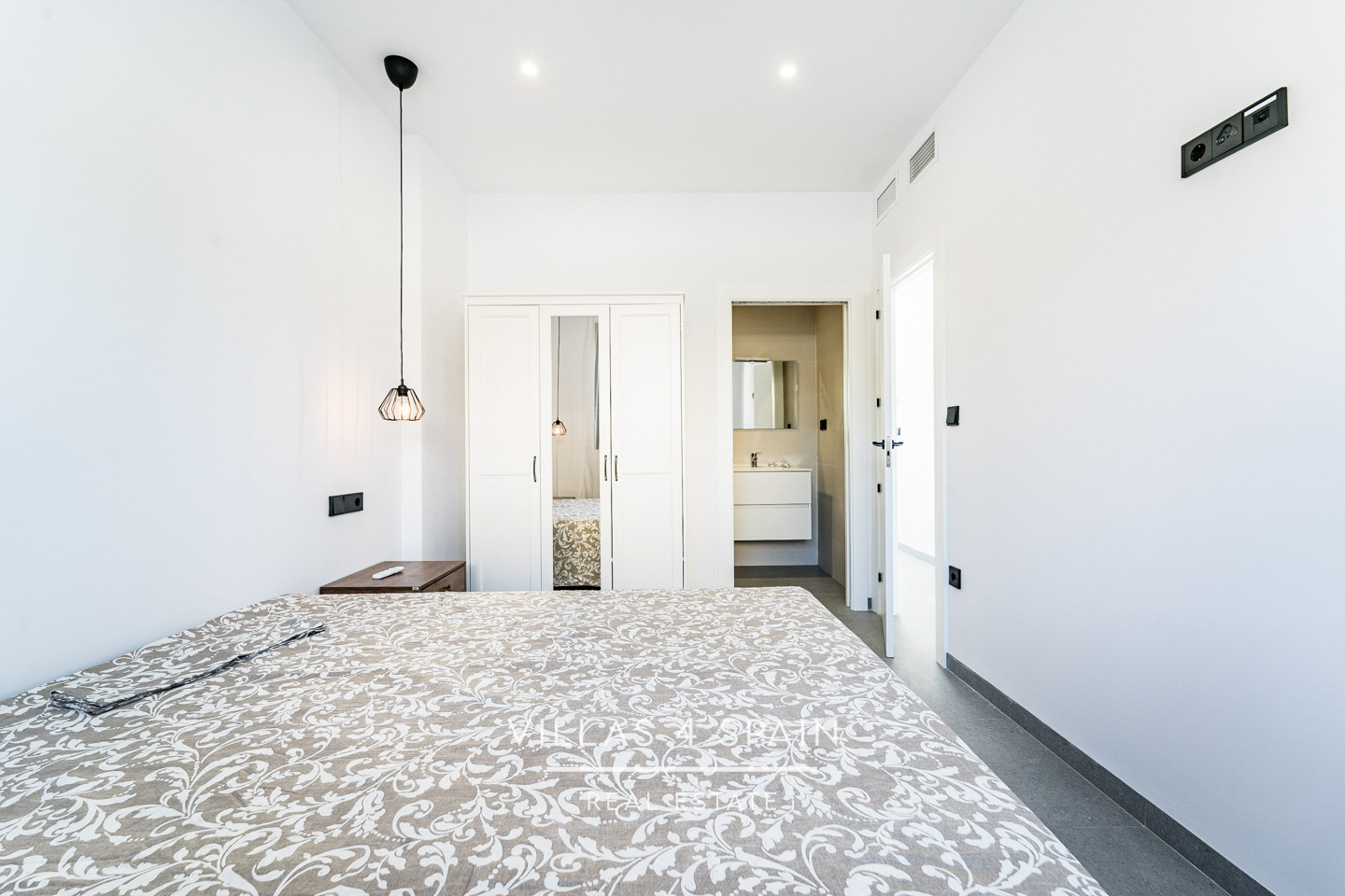 Resale - 2 Bedroom 2 Bathroom Corner Villa with Private Pool and parking - av. de la libertad - Murcia Resale - 2 Bedroom 2 Bathroom Corner Villa with Private Pool and parking - av. de la libertad - Murcia