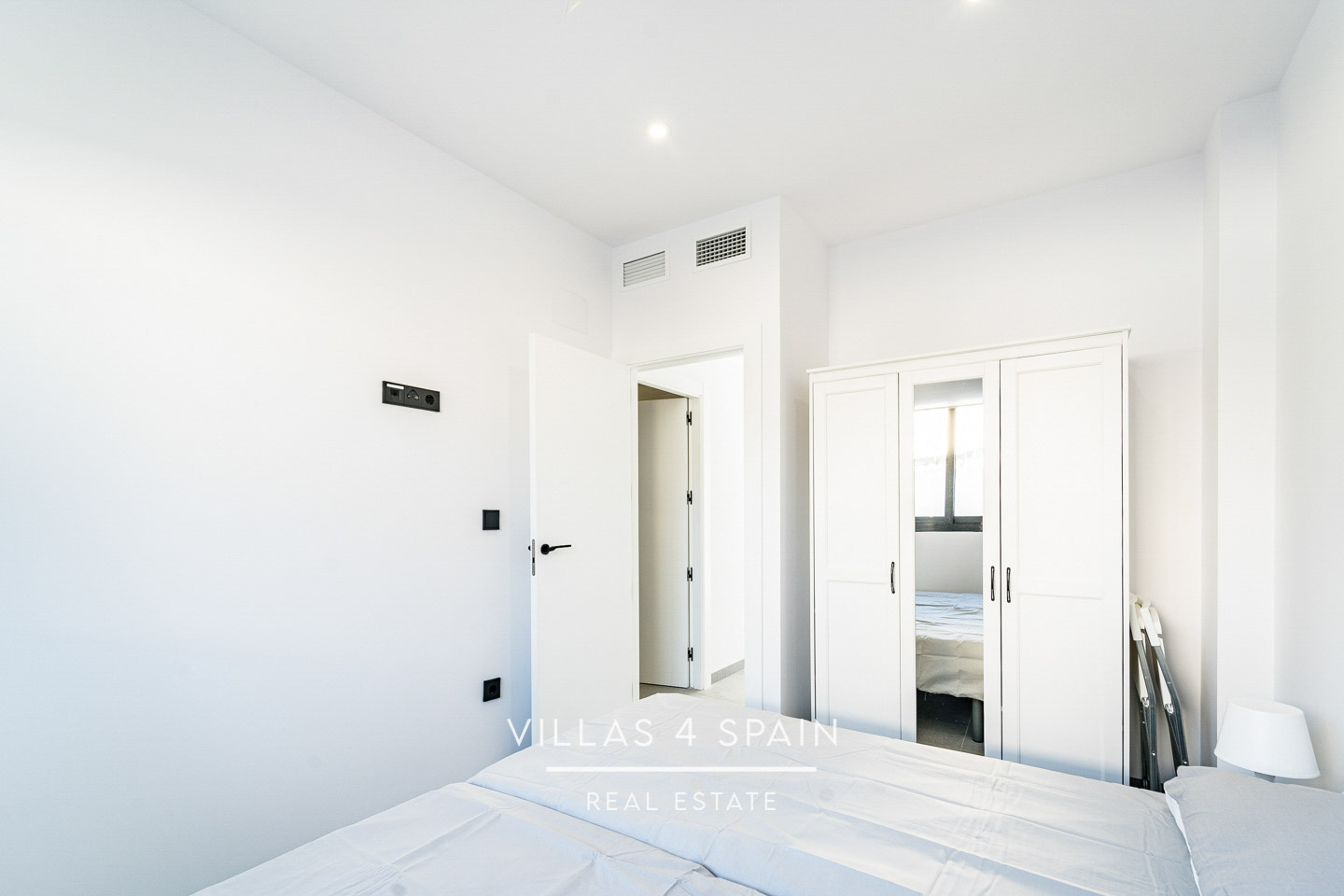 Resale - 2 Bedroom 2 Bathroom Corner Villa with Private Pool and parking - av. de la libertad - Murcia Resale - 2 Bedroom 2 Bathroom Corner Villa with Private Pool and parking - av. de la libertad - Murcia