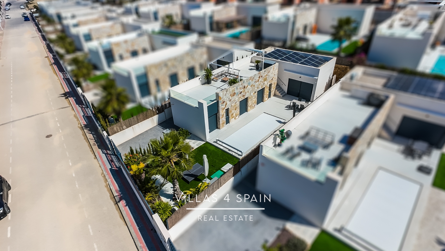 3 Bed 2 Bath Villa with Private Pool and Parking in Algorfa
