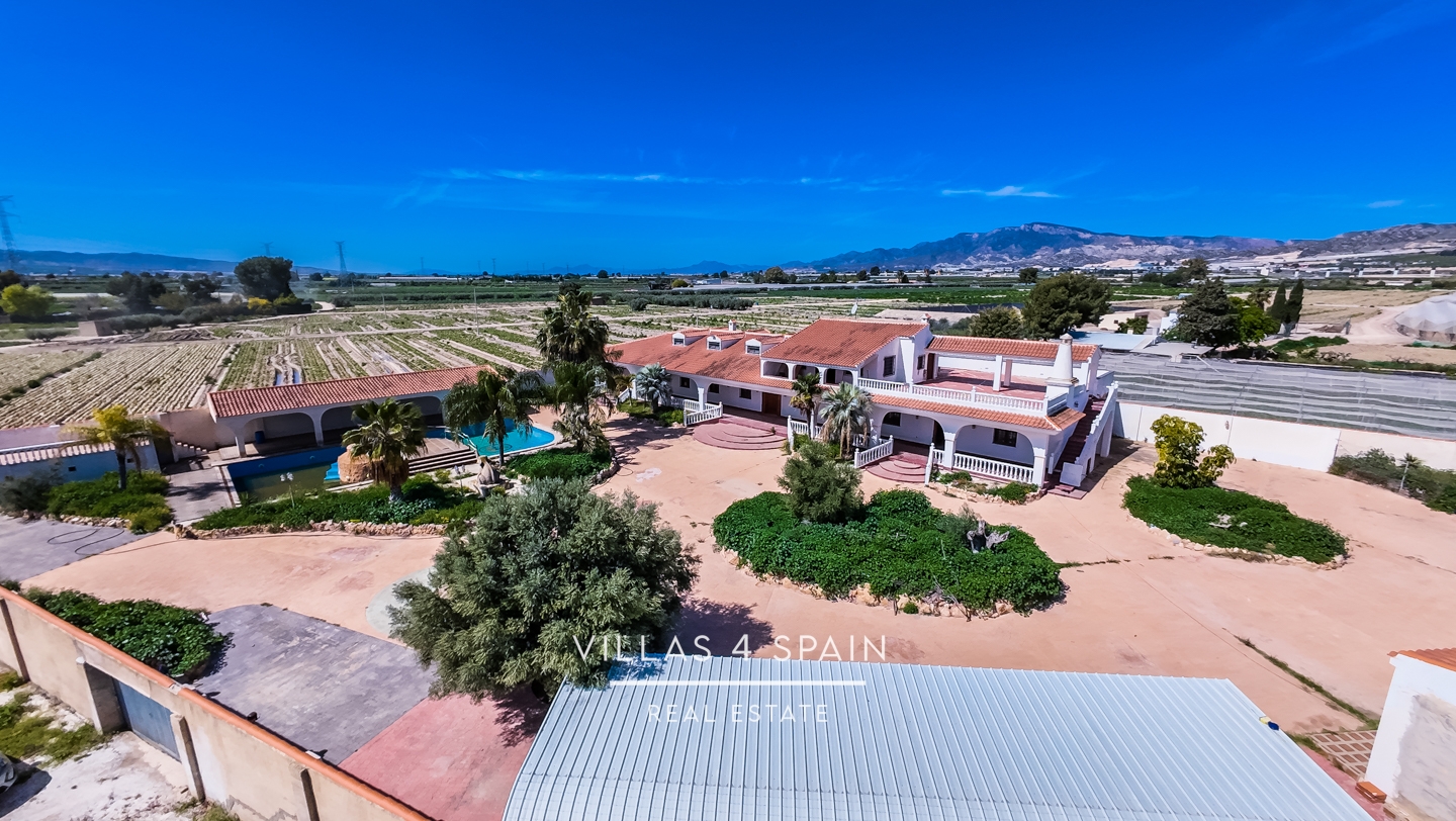 9 Bed 7 Bath Villa with Private Pool and large garden in Totana