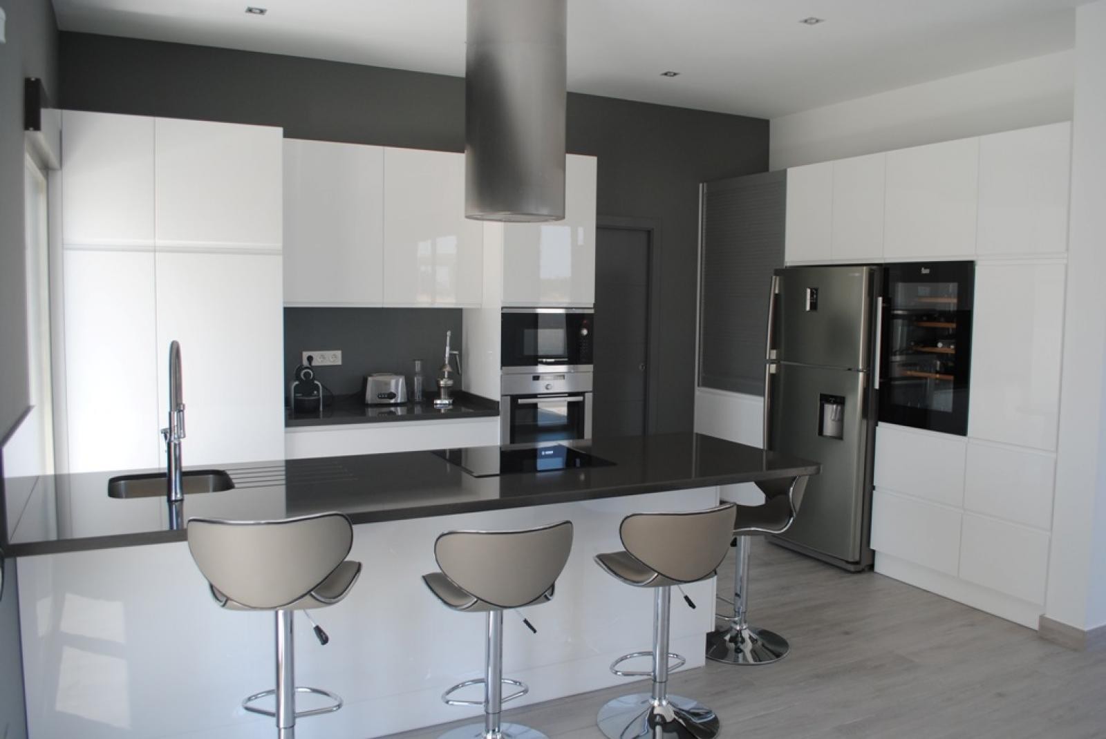 Resale - 3 Bedroom 2 Bathroom Villa in Pinoso - - Alicante Resale - 3 Bedroom 2 Bathroom Villa in Pinoso - - Alicante