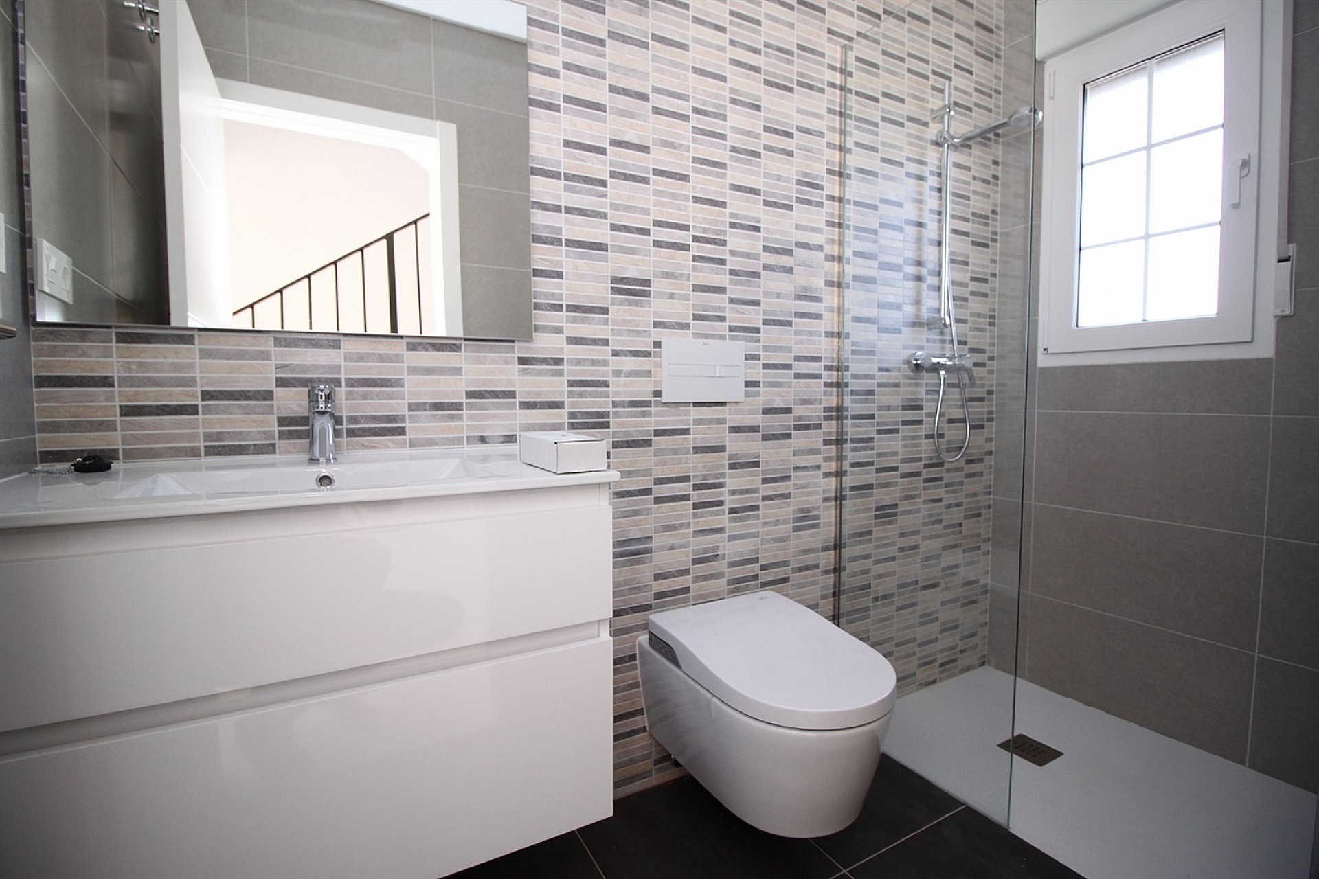 Resale - 4 Bedroom 3 Bathroom Villa in Pinoso - - Alicante Resale - 4 Bedroom 3 Bathroom Villa in Pinoso - - Alicante