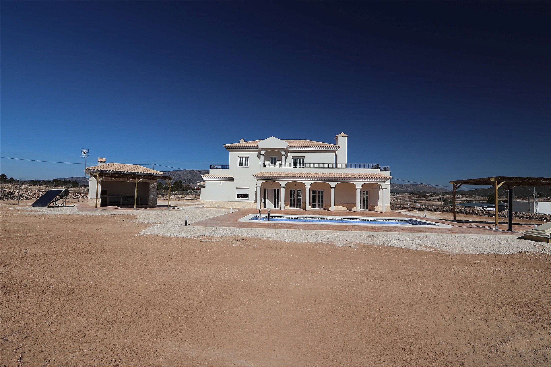 Resale - 4 Bedroom 3 Bathroom Villa in Pinoso - - Alicante Resale - 4 Bedroom 3 Bathroom Villa in Pinoso - - Alicante