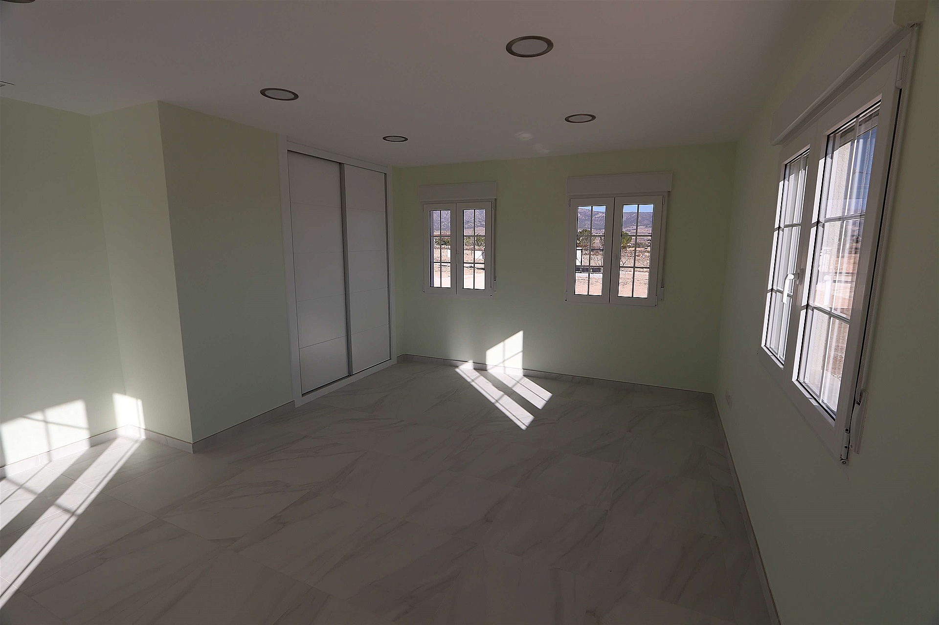 Resale - 4 Bedroom 3 Bathroom Villa in Pinoso - - Alicante Resale - 4 Bedroom 3 Bathroom Villa in Pinoso - - Alicante