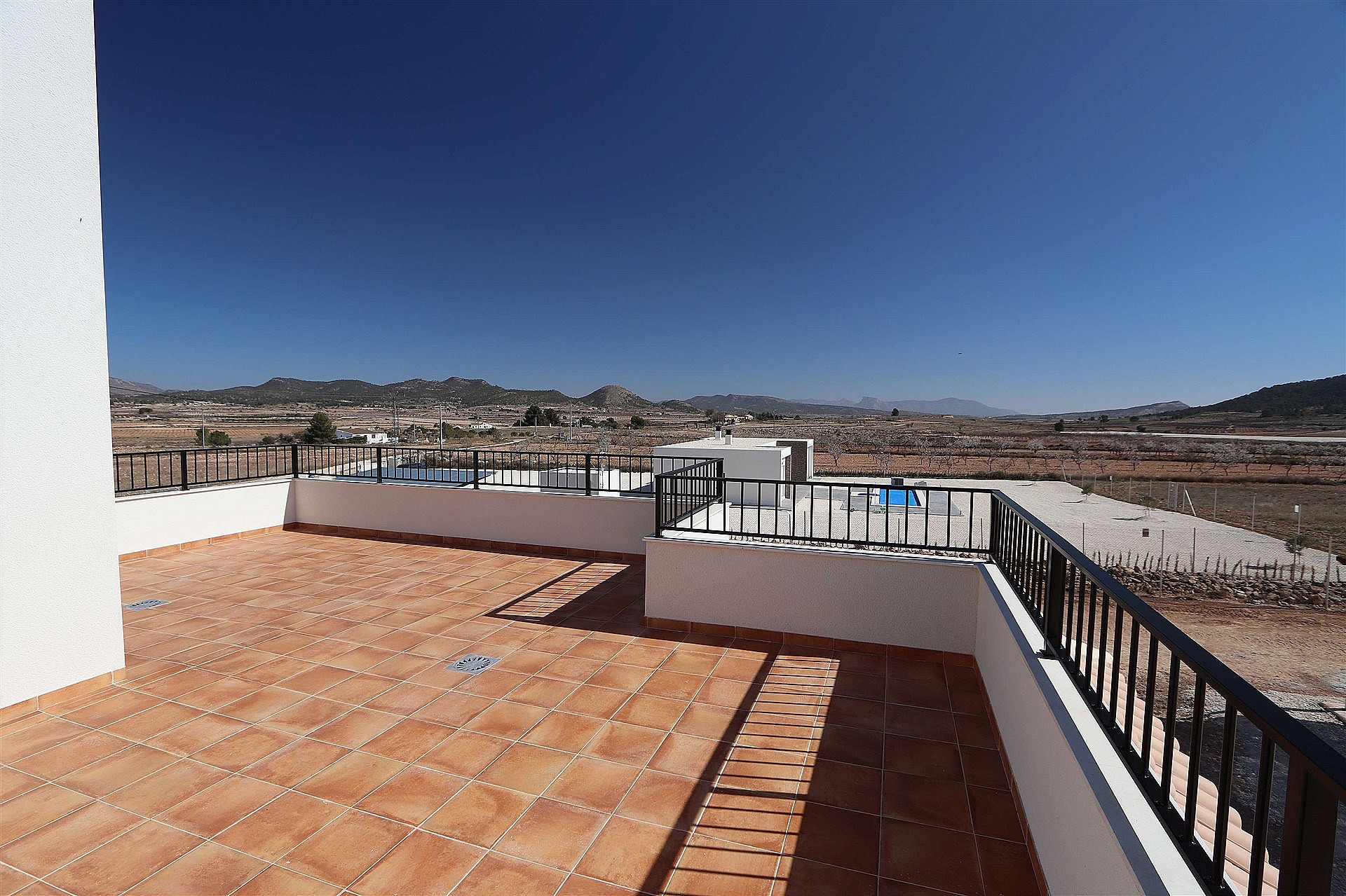 Resale - 4 Bedroom 3 Bathroom Villa in Pinoso - - Alicante Resale - 4 Bedroom 3 Bathroom Villa in Pinoso - - Alicante