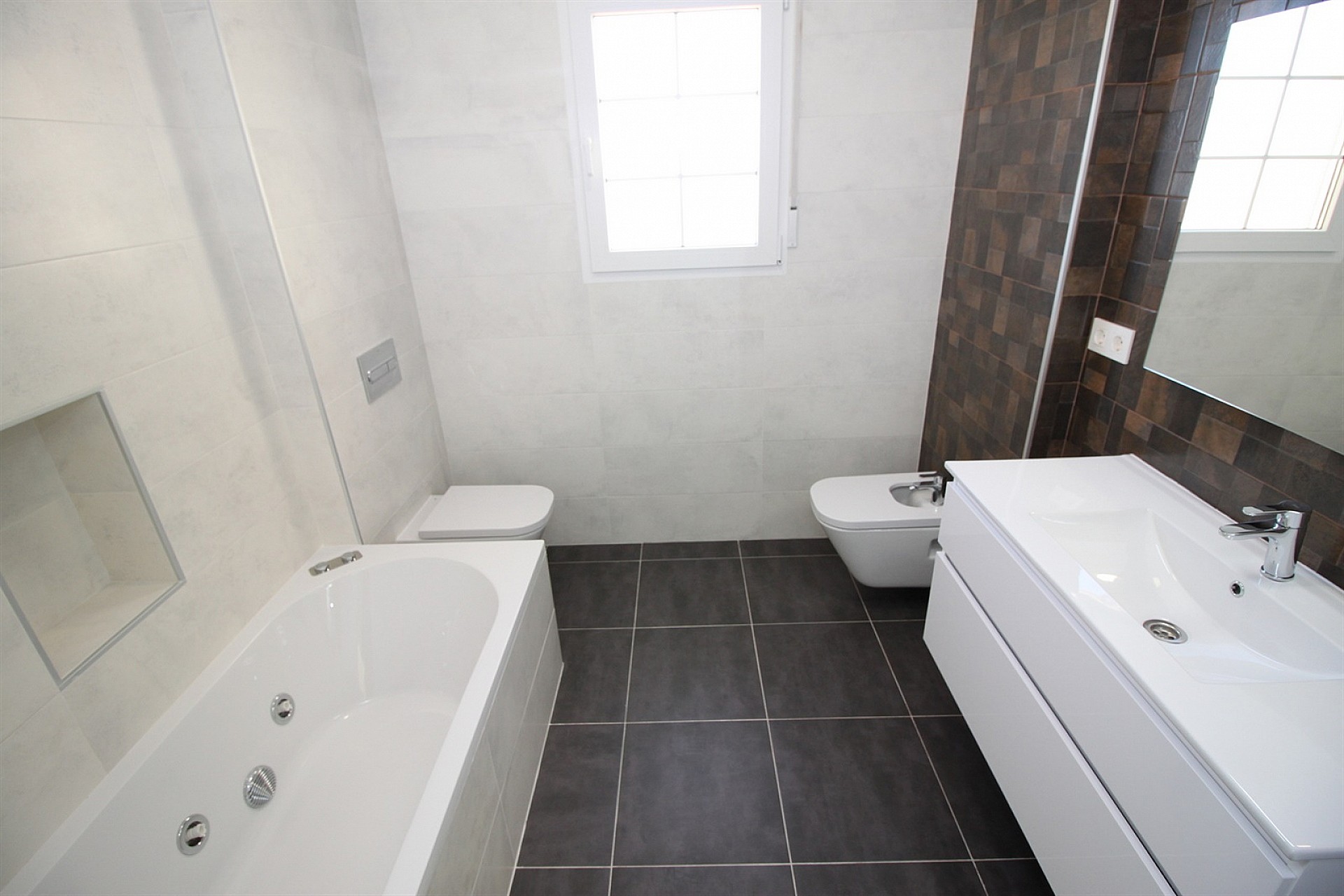 Resale - 4 Bedroom 3 Bathroom Villa in Pinoso - - Alicante Resale - 4 Bedroom 3 Bathroom Villa in Pinoso - - Alicante