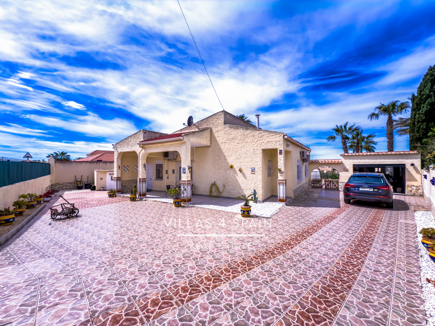3 bed 2 bath villa with private pool and garage in la marina