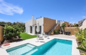 5-0311-2160/2906, 3 Bedroom 2 Bathroom Chalet in Orihuela Costa