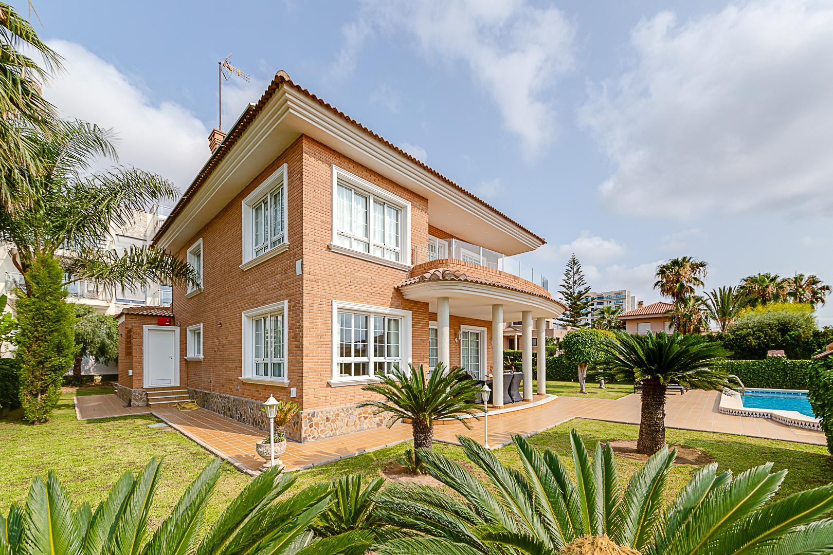Sold - 5 Bedroom 3 Bathroom Chalet in Torrevieja - La Veleta - Alicante Sold - 5 Bedroom 3 Bathroom Chalet in Torrevieja - La Veleta - Alicante