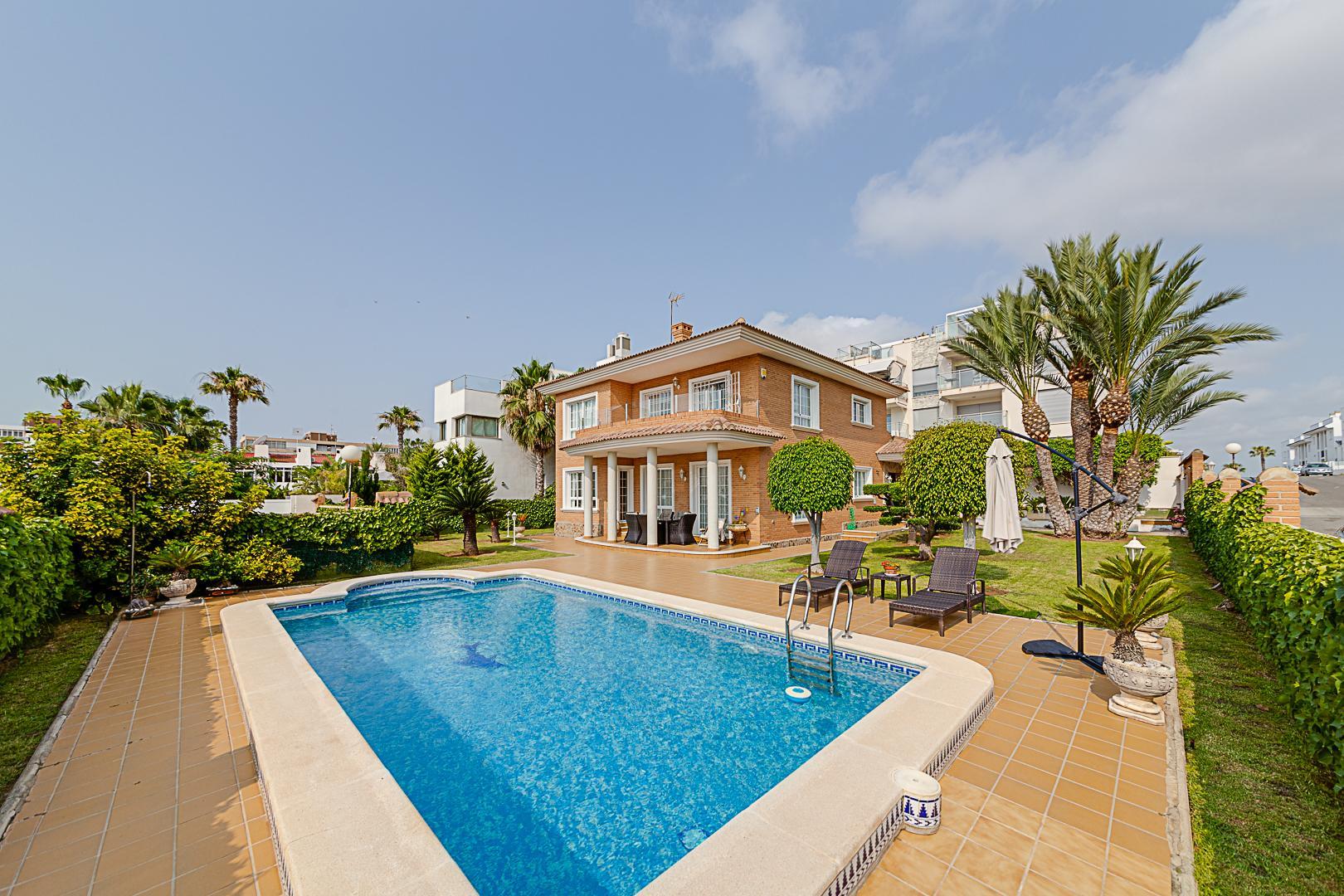 Sold - 5 Bedroom 3 Bathroom Chalet in Torrevieja - La Veleta - Alicante Sold - 5 Bedroom 3 Bathroom Chalet in Torrevieja - La Veleta - Alicante