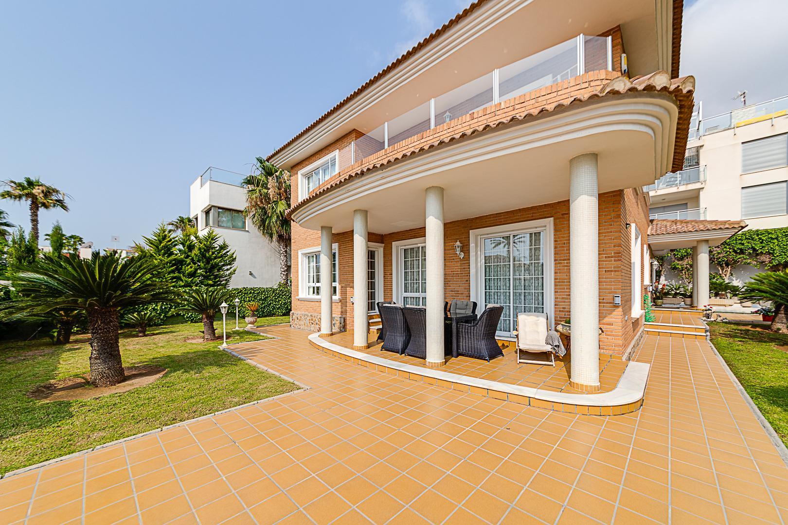 Sold - 5 Bedroom 3 Bathroom Chalet in Torrevieja - La Veleta - Alicante Sold - 5 Bedroom 3 Bathroom Chalet in Torrevieja - La Veleta - Alicante