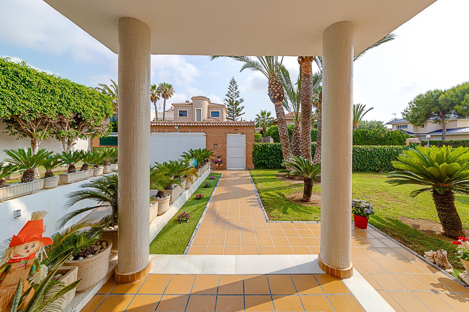 Sold - 5 Bedroom 3 Bathroom Chalet in Torrevieja - La Veleta - Alicante Sold - 5 Bedroom 3 Bathroom Chalet in Torrevieja - La Veleta - Alicante