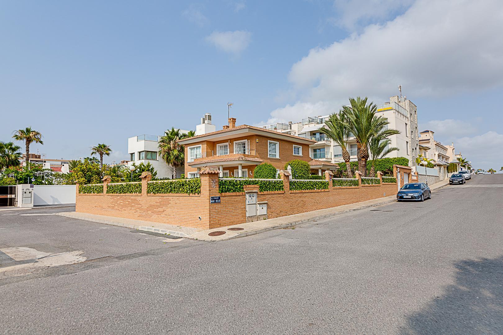 Sold - 5 Bedroom 3 Bathroom Chalet in Torrevieja - La Veleta - Alicante Sold - 5 Bedroom 3 Bathroom Chalet in Torrevieja - La Veleta - Alicante