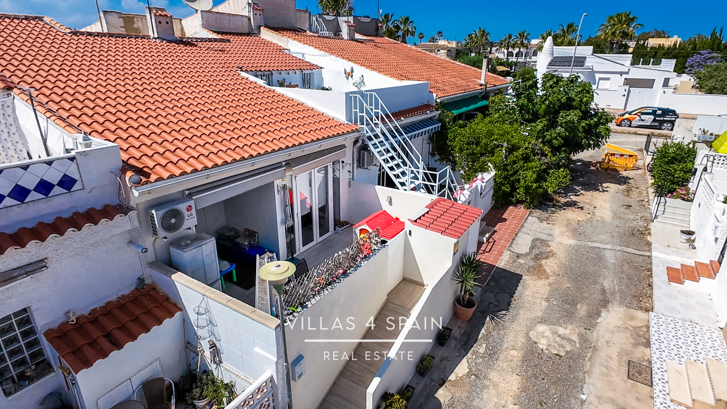 Sold - 2 Bedroom 1 bathroom Fully Renovated Town house with front garden in Torrevieja, San Luis - calle Zarauz - Alicante Sold - 2 Bedroom 1 bathroom Fully Renovated Town house with front garden in Torrevieja, San Luis - calle Zarauz - Alicante