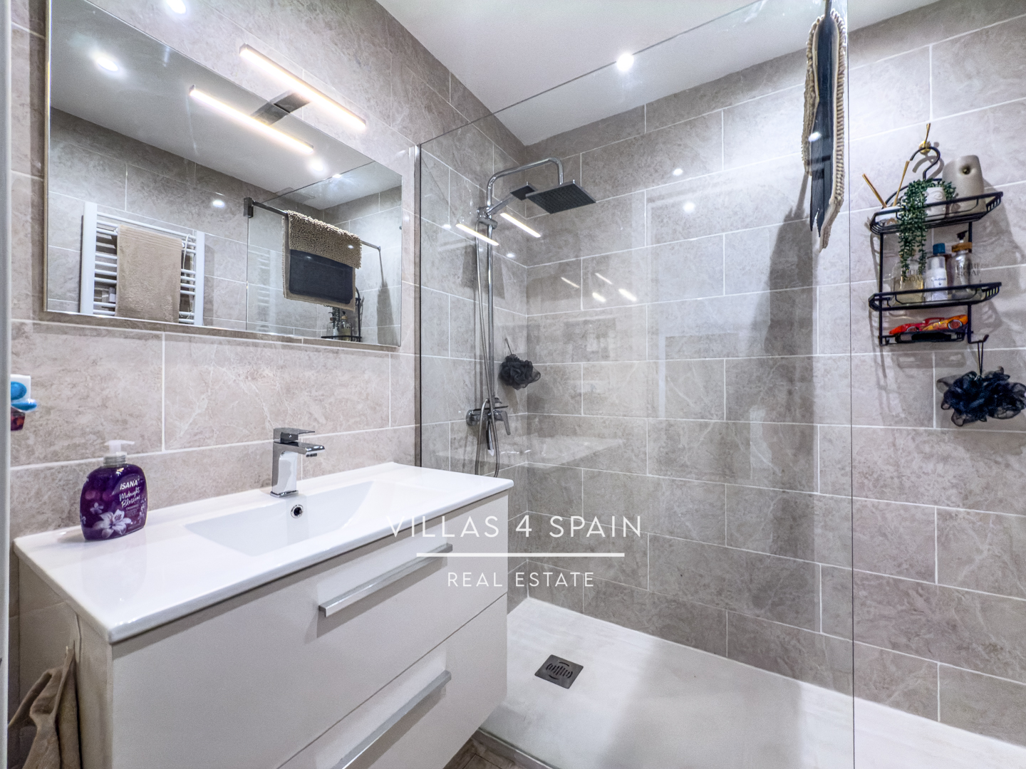 Sold - 2 Bedroom 1 bathroom Fully Renovated Town house with front garden in Torrevieja, San Luis - calle Zarauz - Alicante Sold - 2 Bedroom 1 bathroom Fully Renovated Town house with front garden in Torrevieja, San Luis - calle Zarauz - Alicante