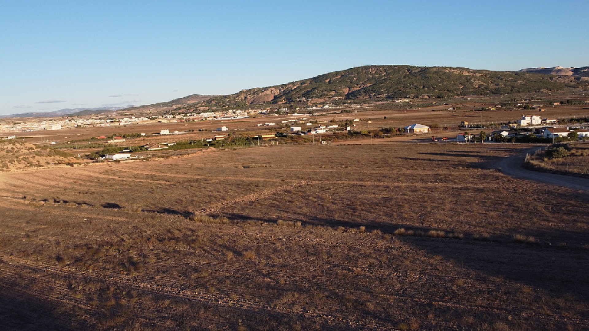 Resale - Land in Pinoso - - Alicante Resale - Land in Pinoso - - Alicante