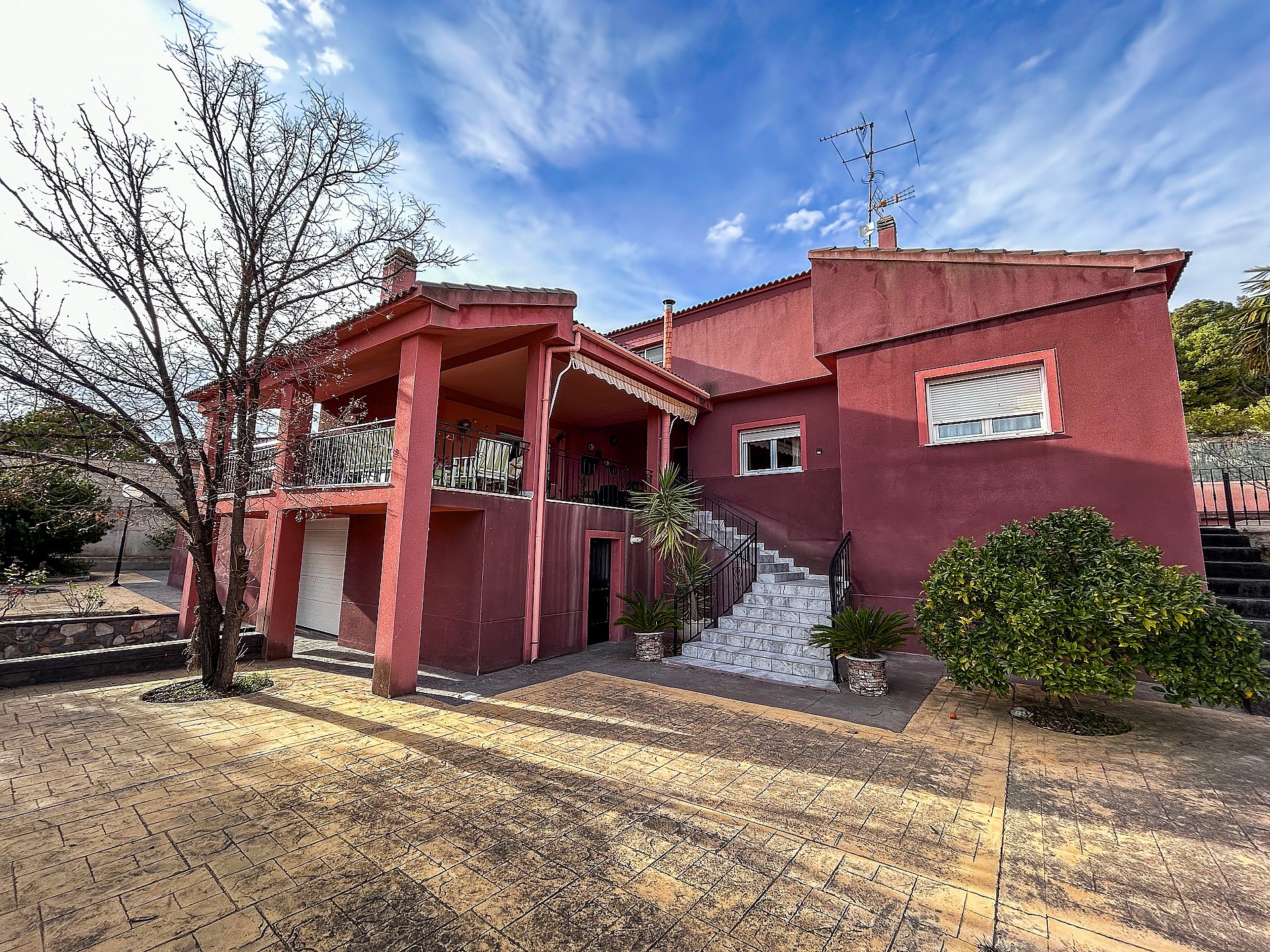 Resale - 7 Bedroom 3 Bathroom Villa in Onil - - Alicante Resale - 7 Bedroom 3 Bathroom Villa in Onil - - Alicante