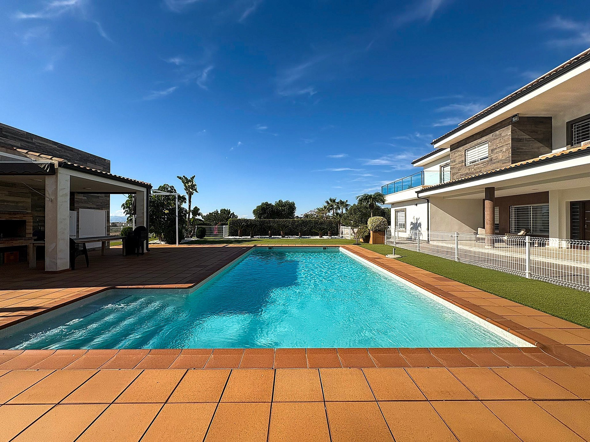 Resale - 8 Bedroom 7 Bathroom Villa in Crevillente - - Alicante Resale - 8 Bedroom 7 Bathroom Villa in Crevillente - - Alicante