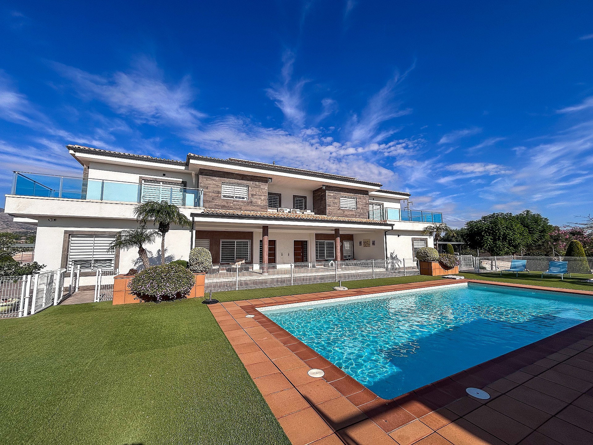 Resale - 8 Bedroom 7 Bathroom Villa in Crevillente - - Alicante Resale - 8 Bedroom 7 Bathroom Villa in Crevillente - - Alicante