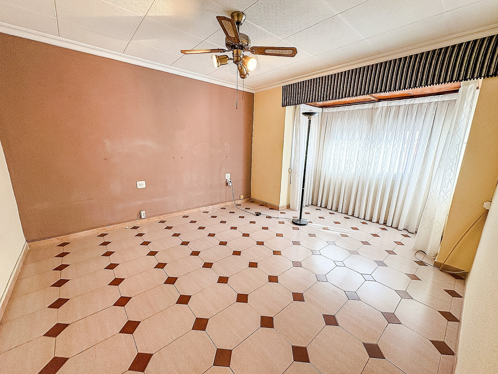 Sold - 4 Bedroom 2 Bathroom Townhouse in Elda - - Alicante Sold - 4 Bedroom 2 Bathroom Townhouse in Elda - - Alicante