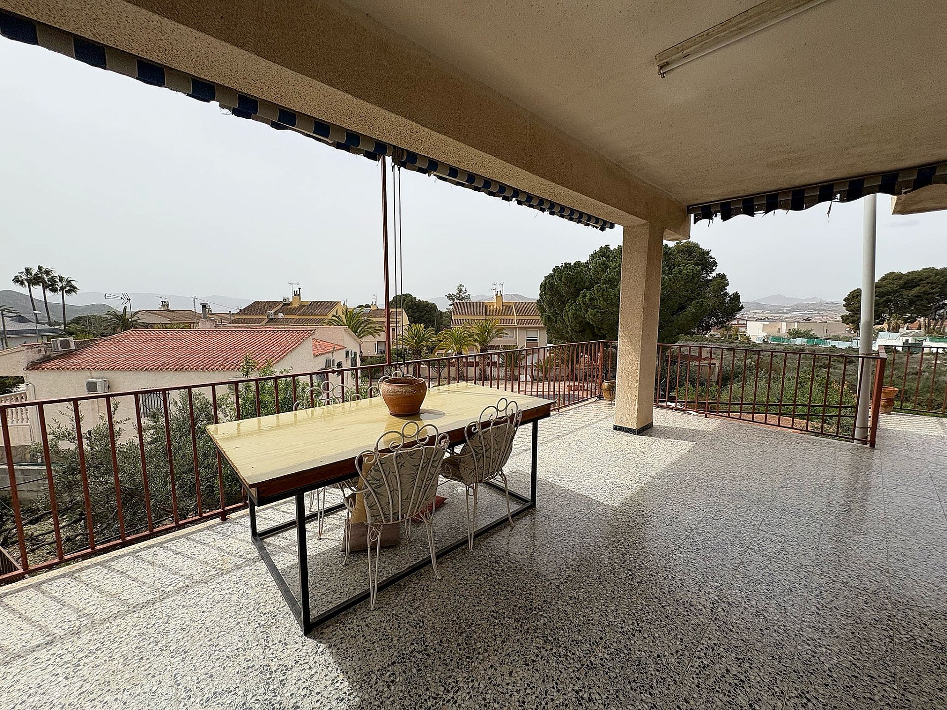 Resale - 4 Bedroom 1 Bathroom Country house in Petrer - - Alicante Resale - 4 Bedroom 1 Bathroom Country house in Petrer - - Alicante