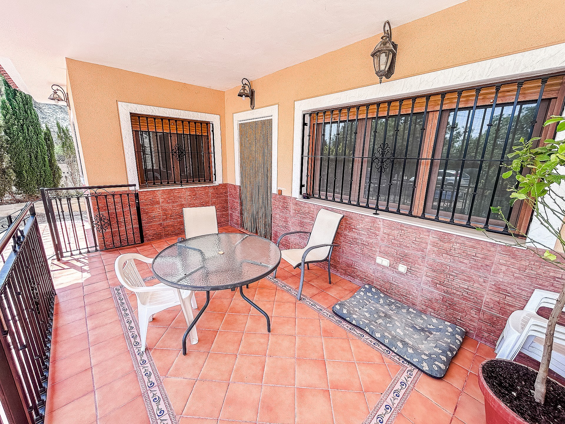 Resale - 3 Bedroom 2 Bathroom Country house in Petrer - - Alicante Resale - 3 Bedroom 2 Bathroom Country house in Petrer - - Alicante