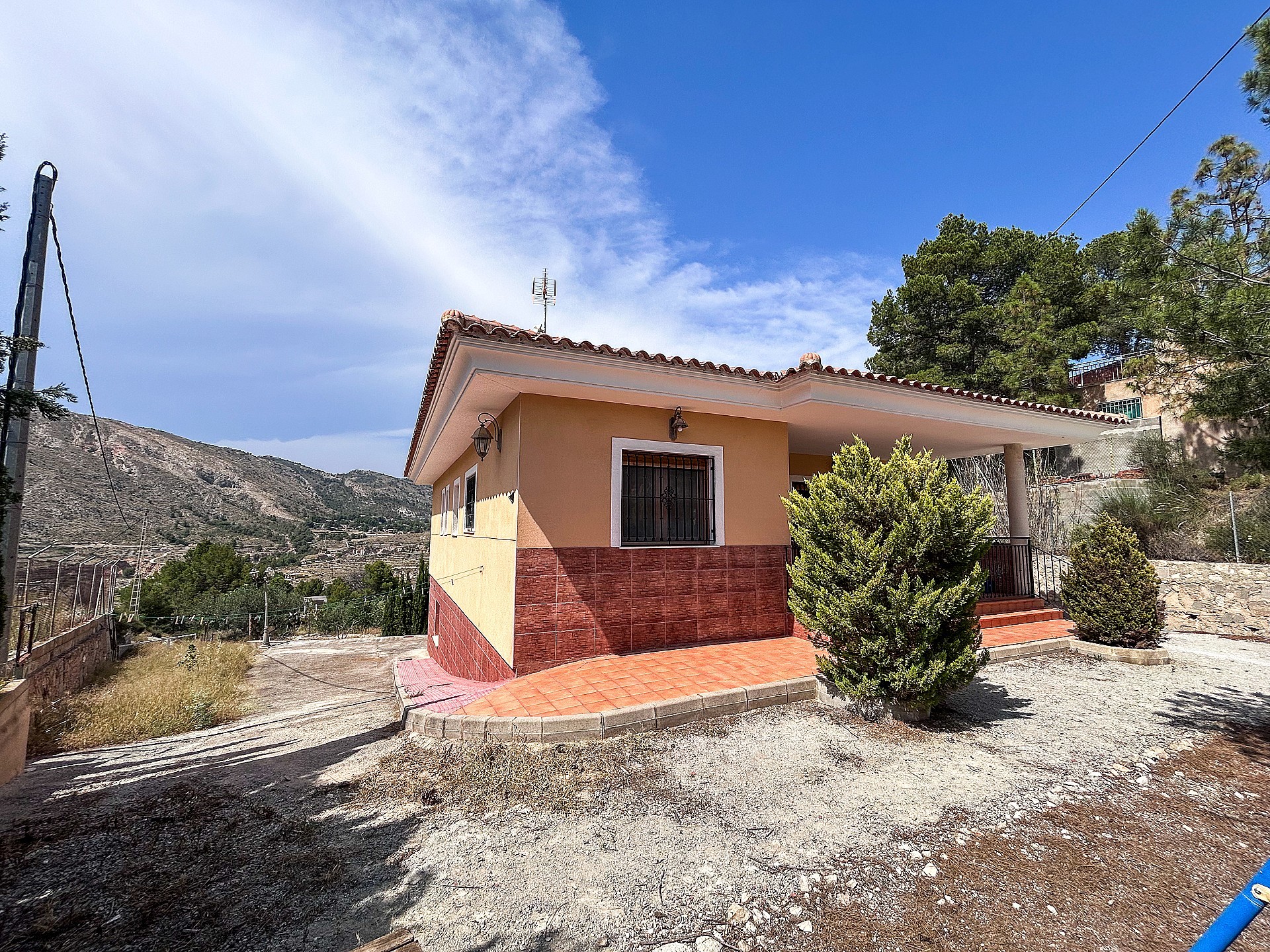 Resale - 3 Bedroom 2 Bathroom Country house in Petrer - - Alicante Resale - 3 Bedroom 2 Bathroom Country house in Petrer - - Alicante