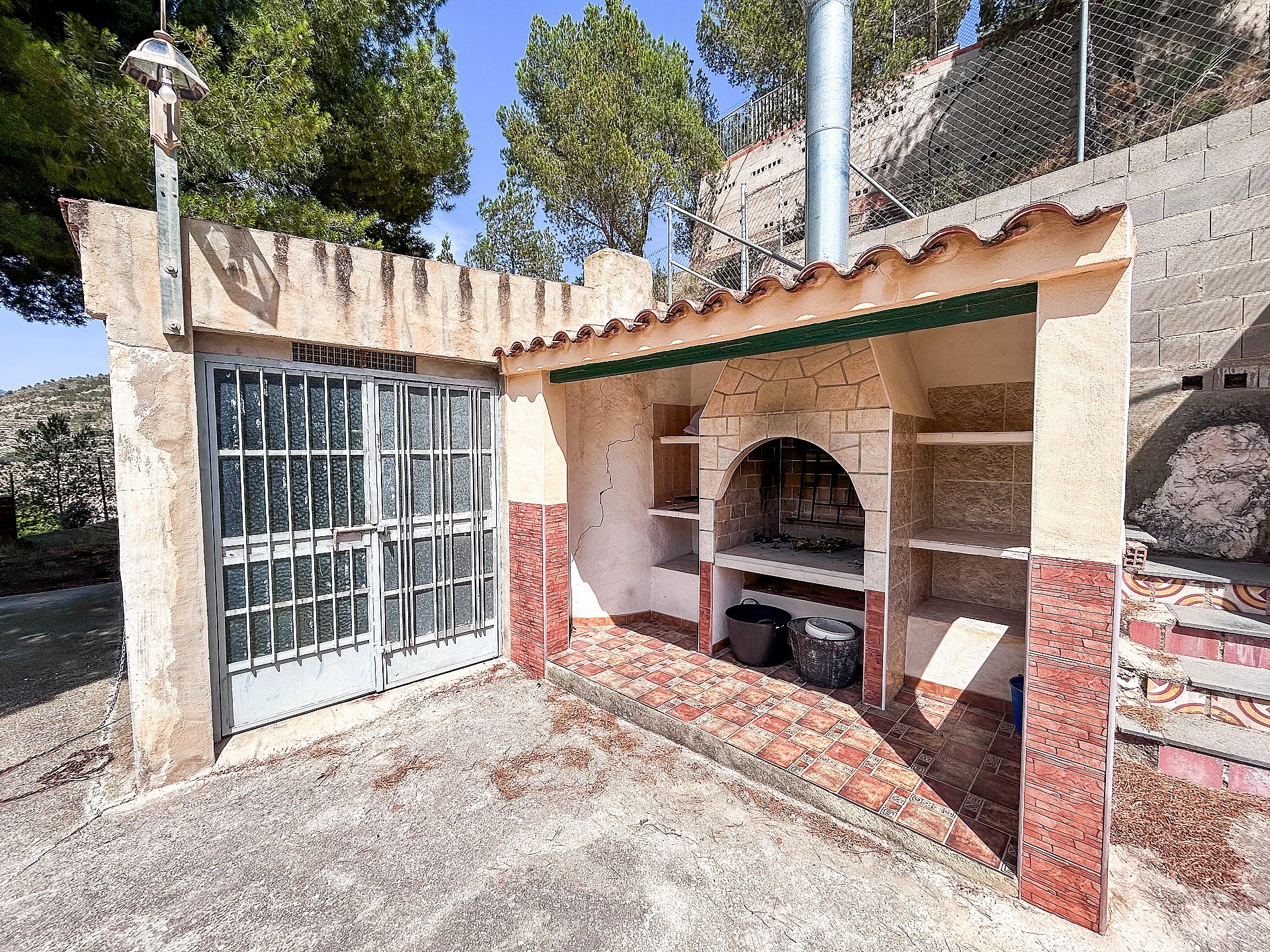 Resale - 3 Bedroom 2 Bathroom Country house in Petrer - - Alicante Resale - 3 Bedroom 2 Bathroom Country house in Petrer - - Alicante