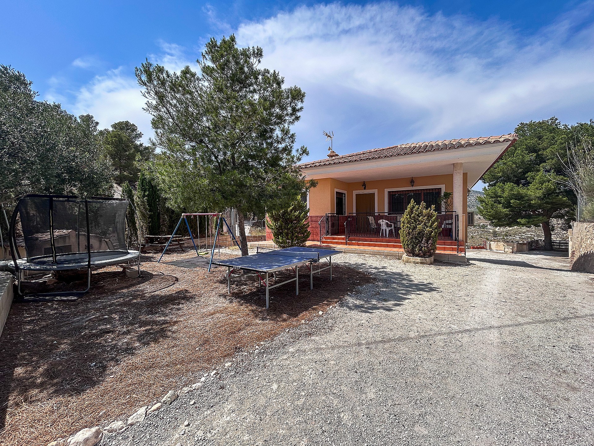 Resale - 3 Bedroom 2 Bathroom Country house in Petrer - - Alicante Resale - 3 Bedroom 2 Bathroom Country house in Petrer - - Alicante