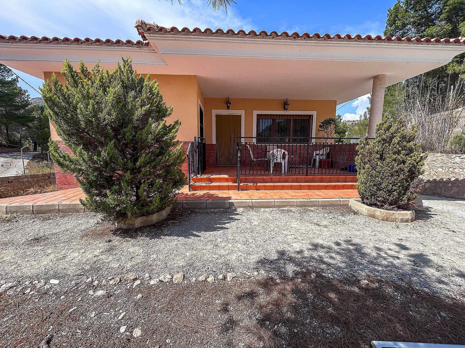 Resale - 3 Bedroom 2 Bathroom Country house in Petrer - - Alicante Resale - 3 Bedroom 2 Bathroom Country house in Petrer - - Alicante