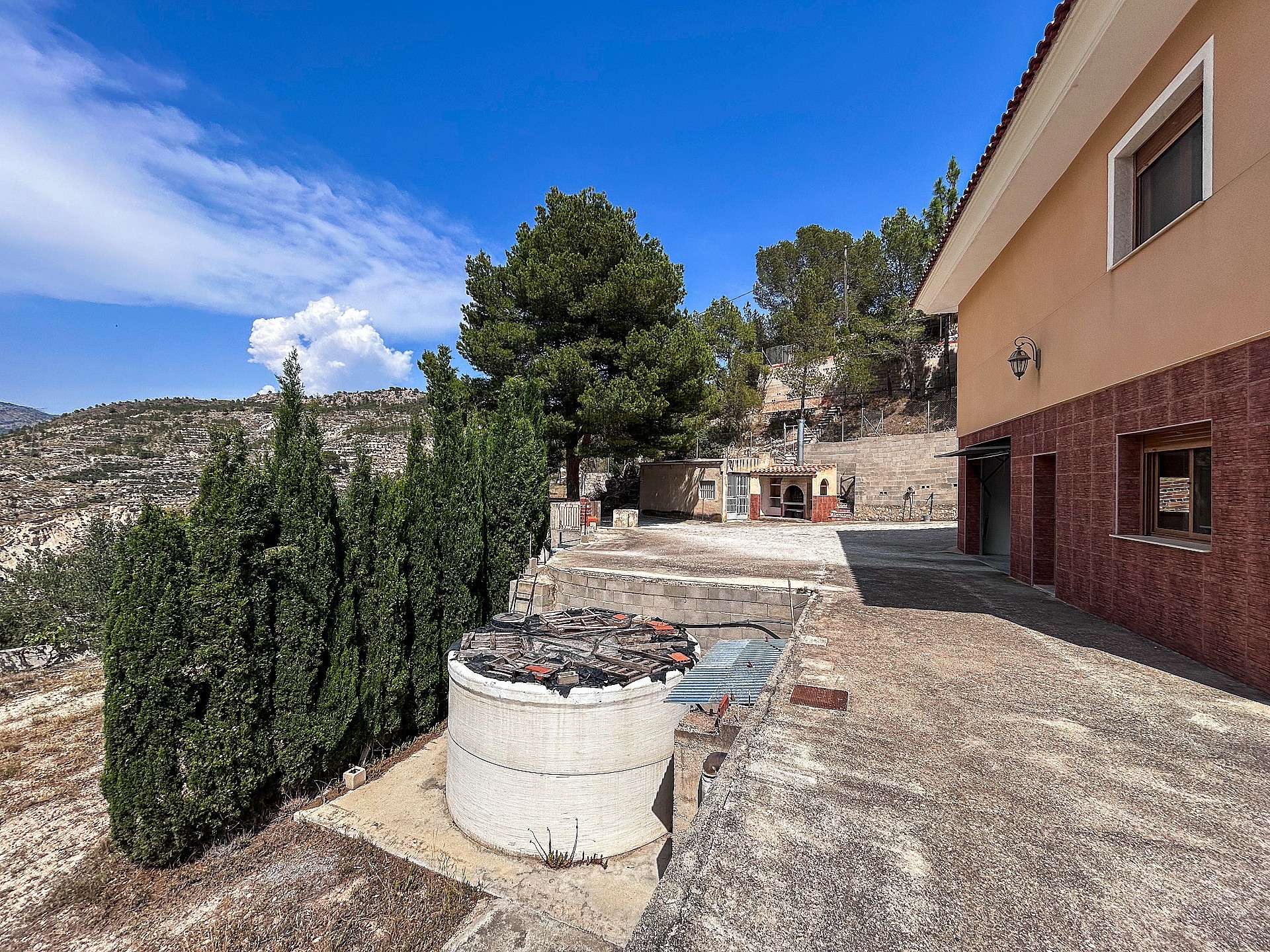 Resale - 3 Bedroom 2 Bathroom Country house in Petrer - - Alicante Resale - 3 Bedroom 2 Bathroom Country house in Petrer - - Alicante
