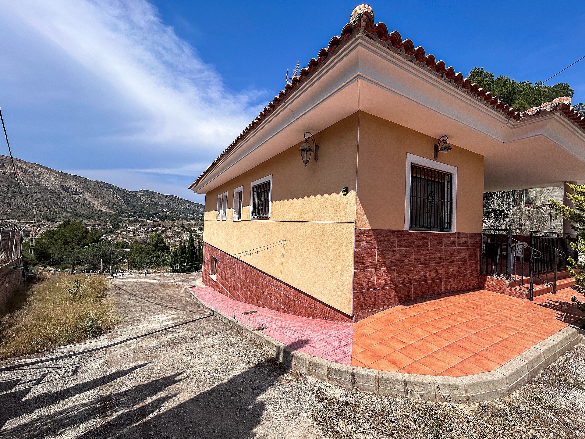 Resale - 3 Bedroom 2 Bathroom Country house in Petrer - - Alicante Resale - 3 Bedroom 2 Bathroom Country house in Petrer - - Alicante