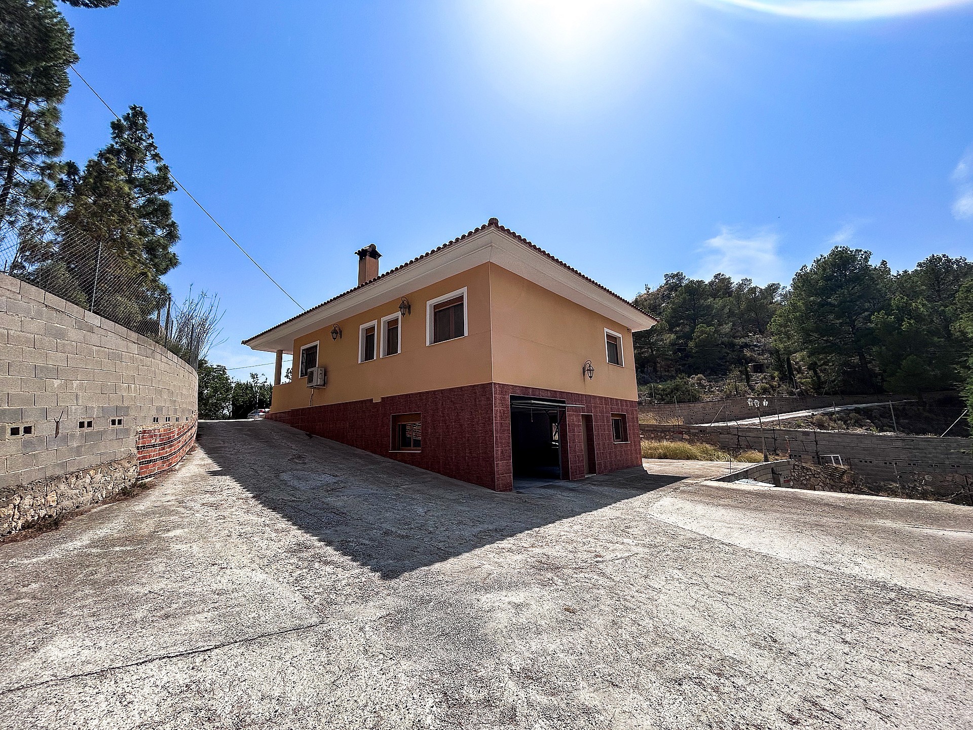 Resale - 3 Bedroom 2 Bathroom Country house in Petrer - - Alicante Resale - 3 Bedroom 2 Bathroom Country house in Petrer - - Alicante