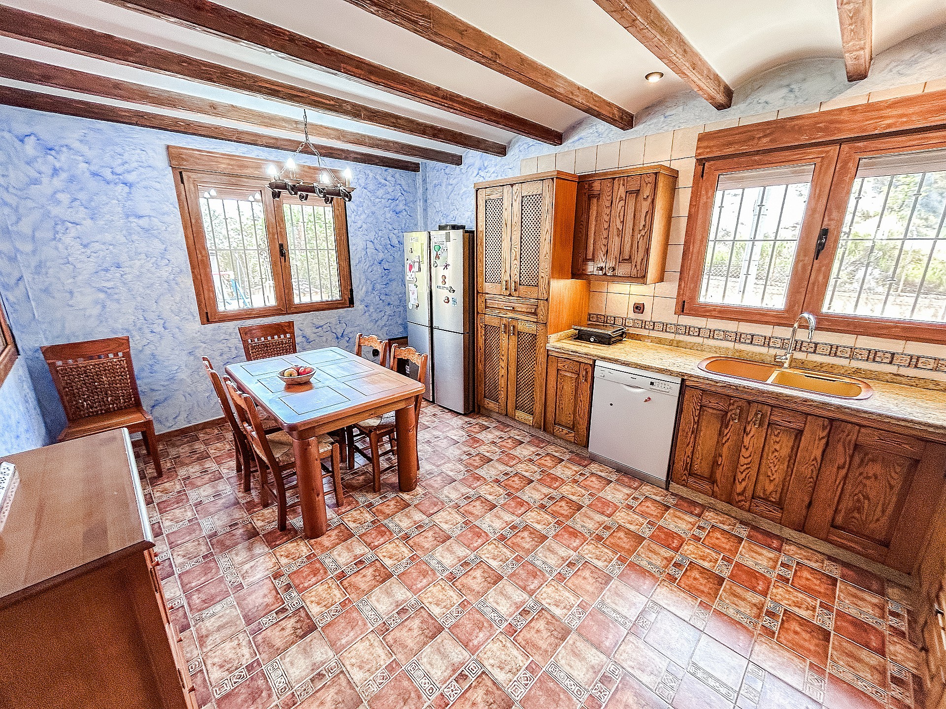 Resale - 3 Bedroom 2 Bathroom Country house in Petrer - - Alicante Resale - 3 Bedroom 2 Bathroom Country house in Petrer - - Alicante