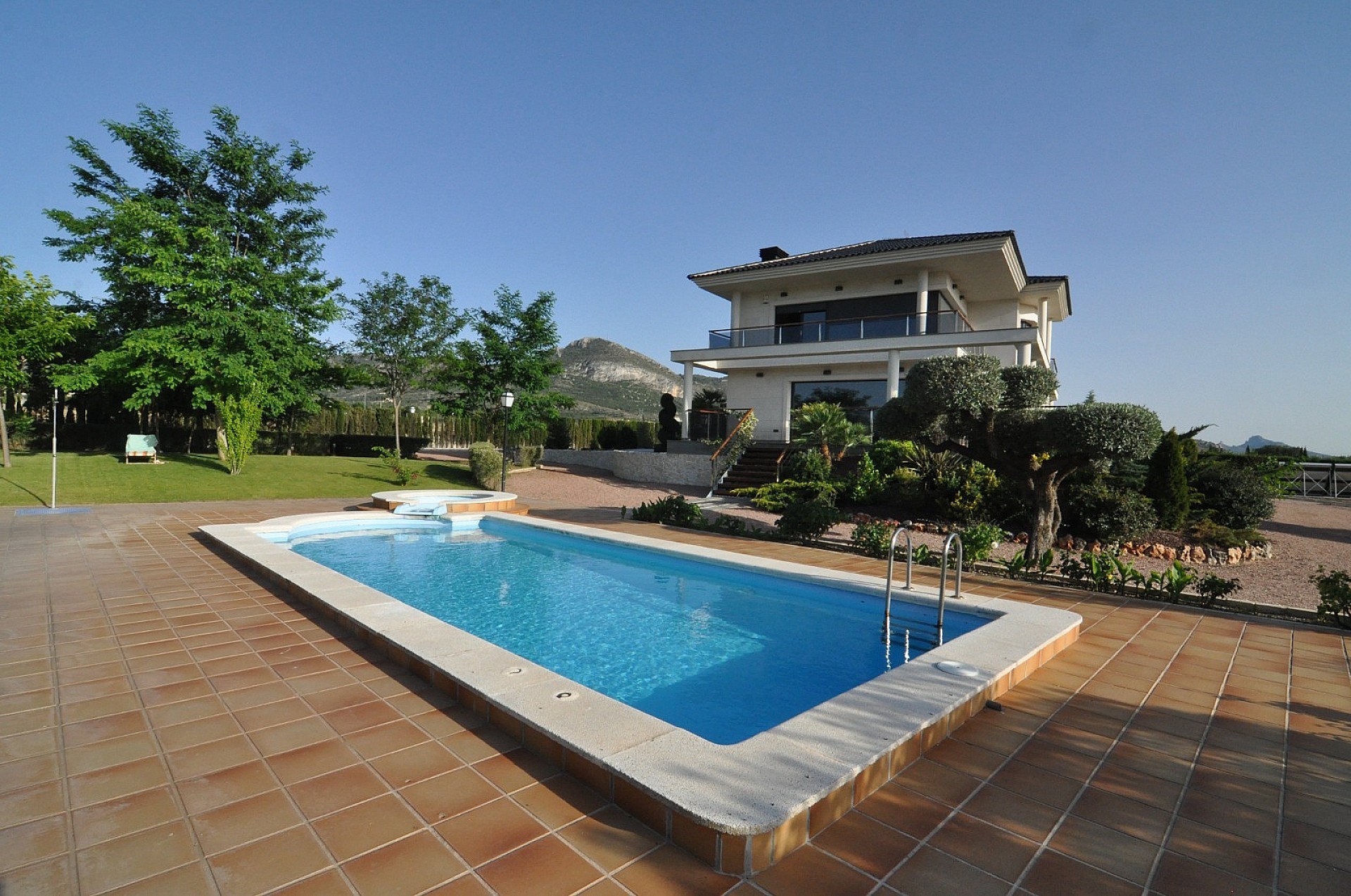 Resale - 4 Bedroom 2 Bathroom Villa in Villena - - Alicante Resale - 4 Bedroom 2 Bathroom Villa in Villena - - Alicante