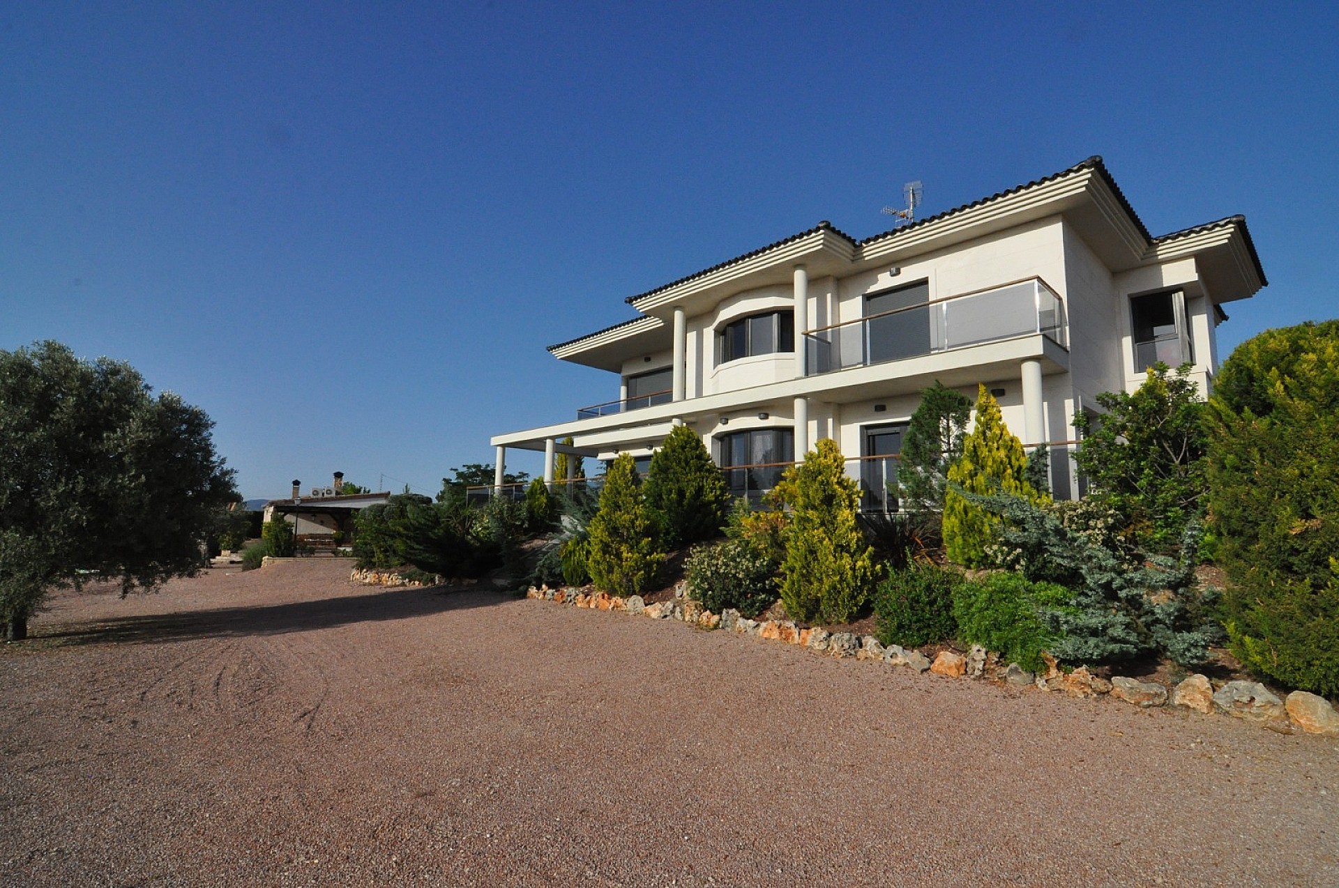Resale - 4 Bedroom 2 Bathroom Villa in Villena - - Alicante Resale - 4 Bedroom 2 Bathroom Villa in Villena - - Alicante