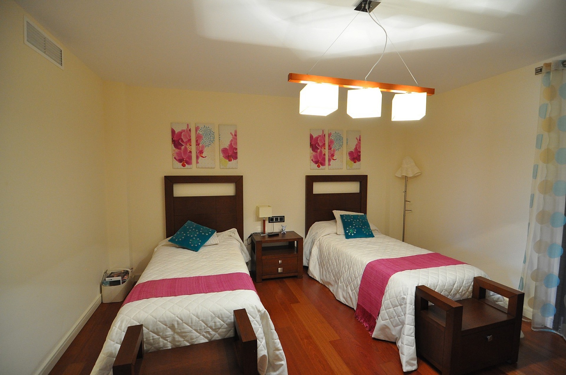 Resale - 4 Bedroom 2 Bathroom Villa in Villena - - Alicante Resale - 4 Bedroom 2 Bathroom Villa in Villena - - Alicante