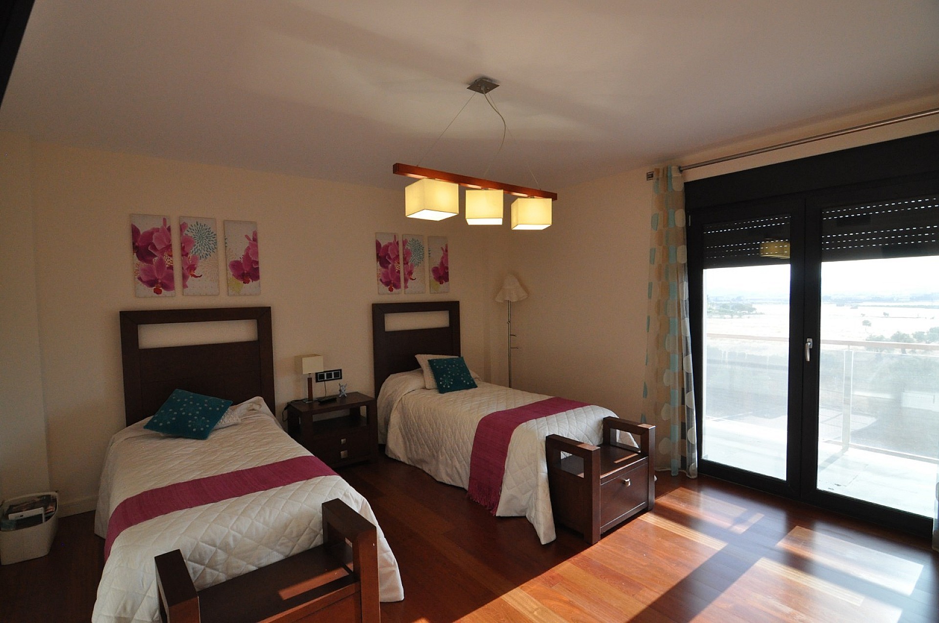 Resale - 4 Bedroom 2 Bathroom Villa in Villena - - Alicante Resale - 4 Bedroom 2 Bathroom Villa in Villena - - Alicante