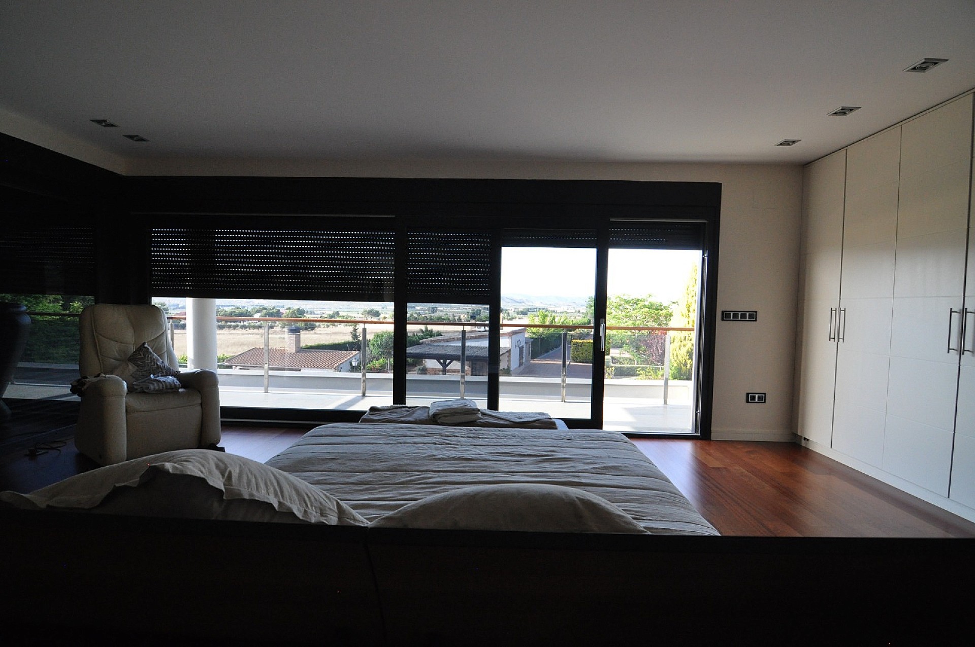 Resale - 4 Bedroom 2 Bathroom Villa in Villena - - Alicante Resale - 4 Bedroom 2 Bathroom Villa in Villena - - Alicante