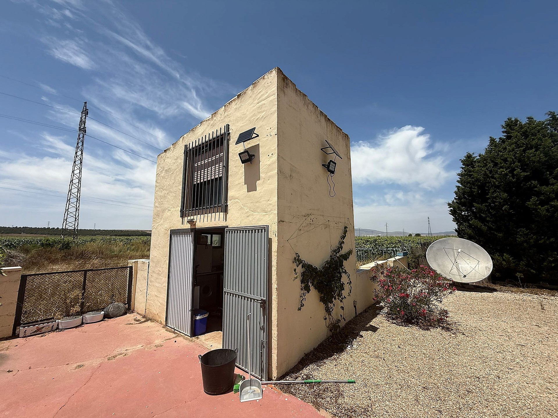 Resale - 4 Bedroom 1 Bathroom Villa in Villena - - Alicante Resale - 4 Bedroom 1 Bathroom Villa in Villena - - Alicante