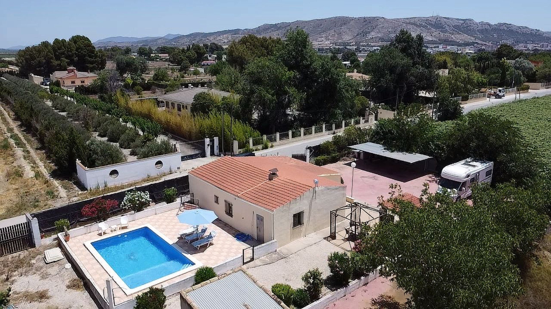 Resale - 4 Bedroom 1 Bathroom Villa in Villena - - Alicante Resale - 4 Bedroom 1 Bathroom Villa in Villena - - Alicante