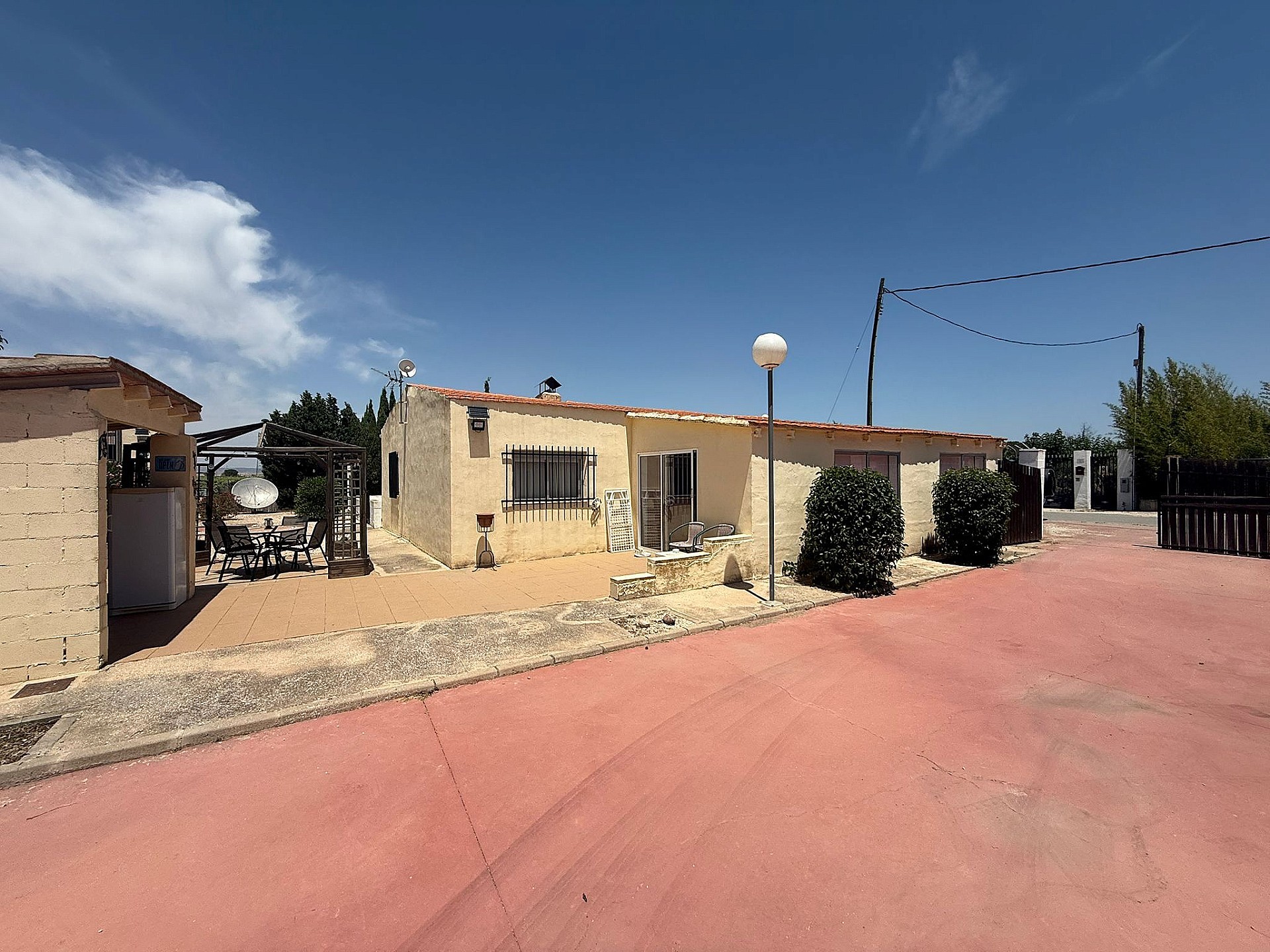 Resale - 4 Bedroom 1 Bathroom Villa in Villena - - Alicante Resale - 4 Bedroom 1 Bathroom Villa in Villena - - Alicante